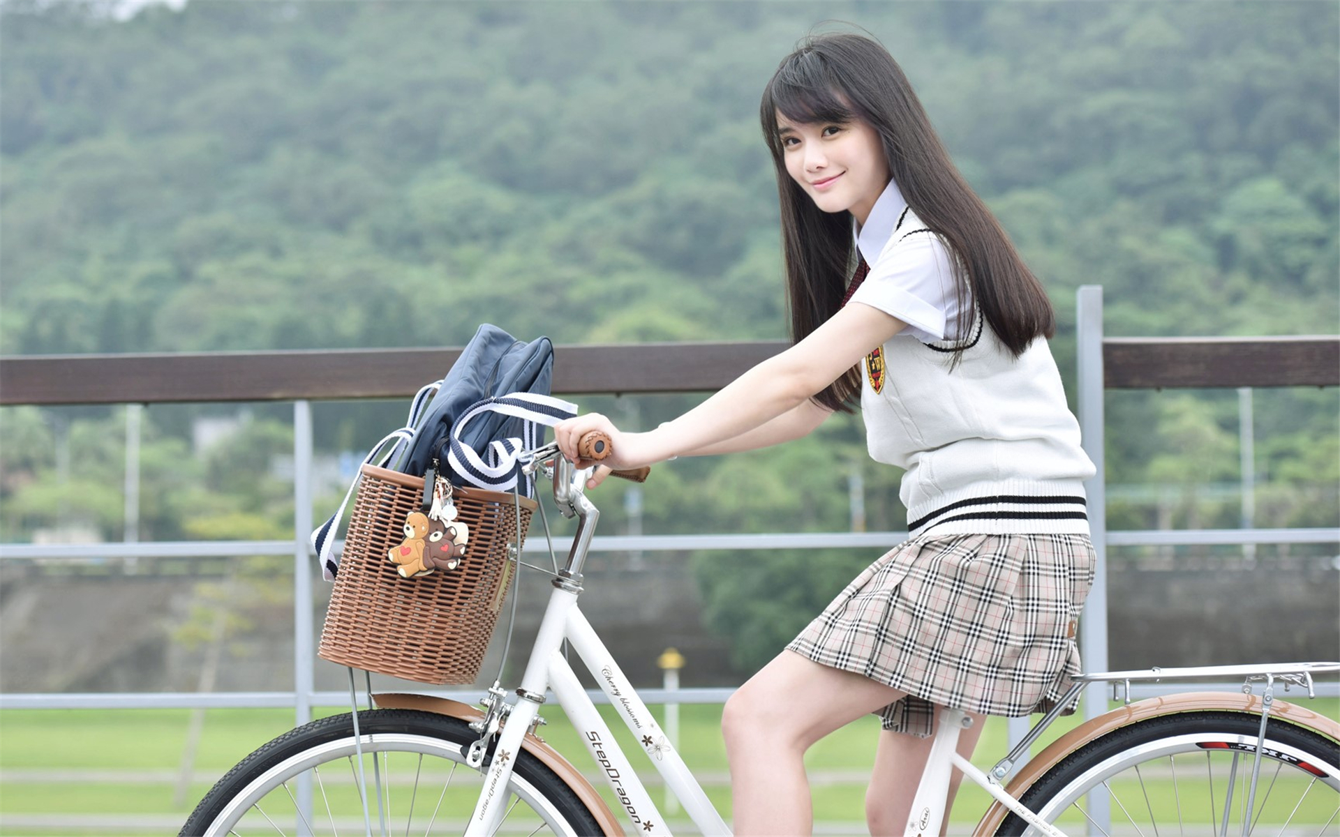 清纯 学生 南笙 单车