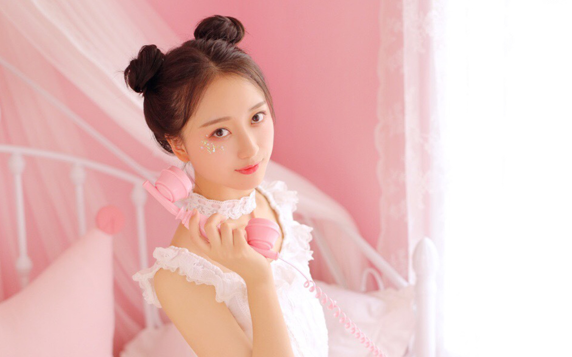 清纯   短发俏皮丸子头少女