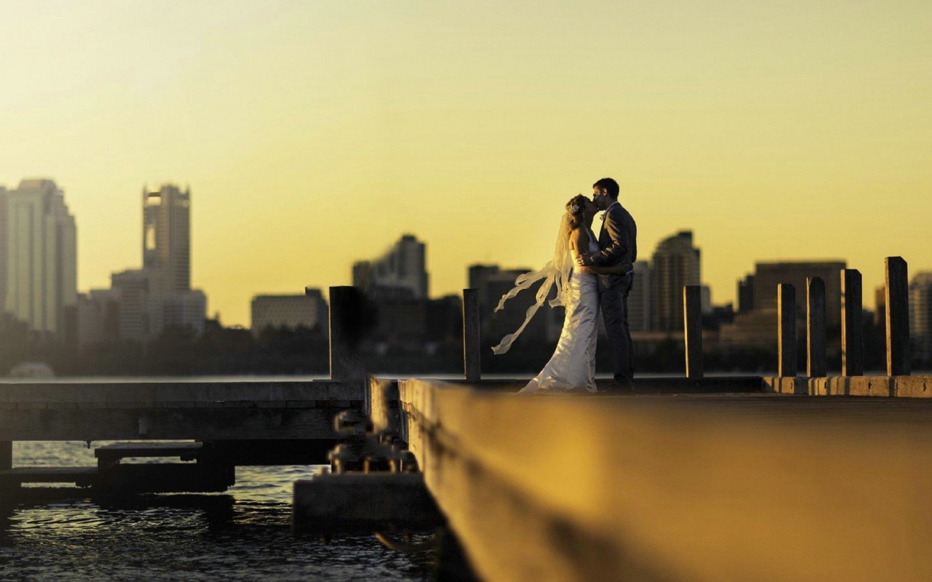 唯美温馨 情侣 亲吻 黄昏