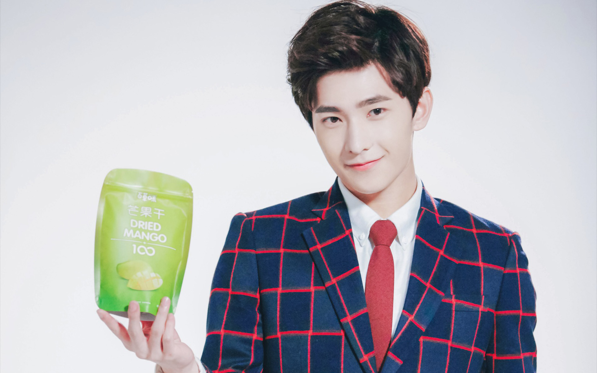 杨洋 演员 小鲜肉 帅哥 明星 宽屏