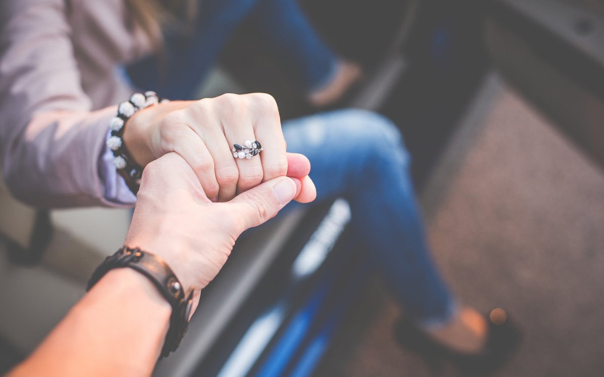 唯美温馨 情侣 牵手 戒指