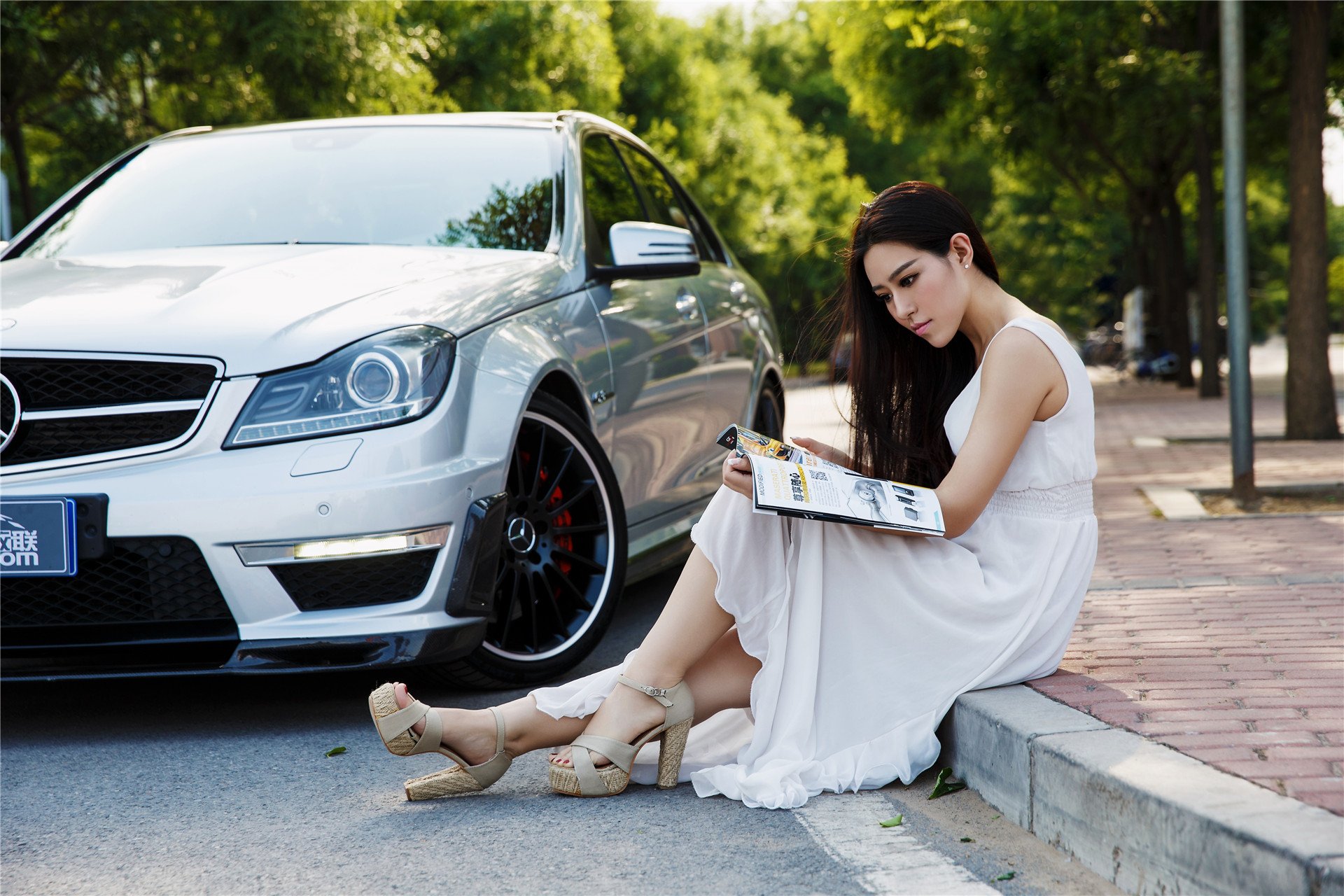 美女 改联网 车模 奔驰C63 AMG 佟方妤