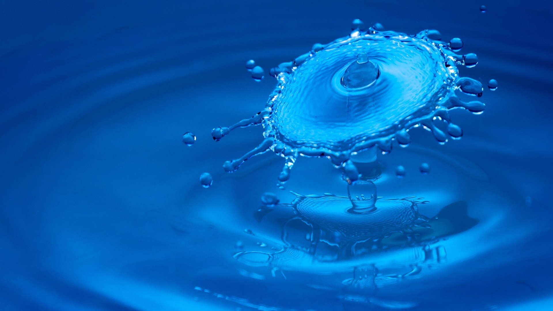 小清新 水滴 蓝色 护眼壁纸