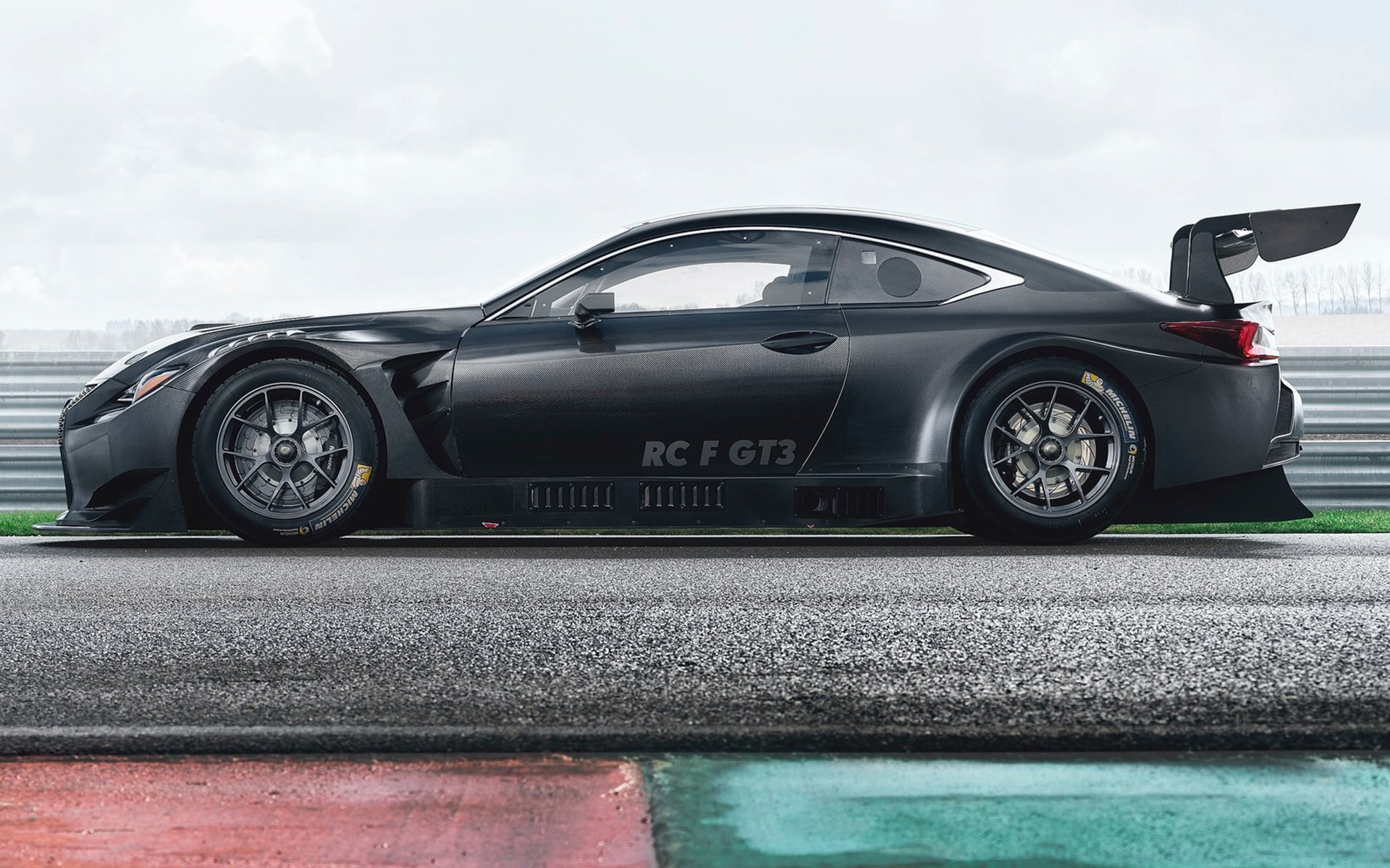 雷克萨斯 黑色跑车 RCFGT3