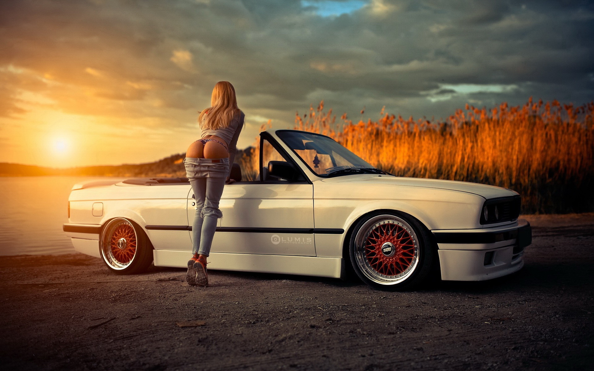 美女 性感 诱惑 跑车 黄昏