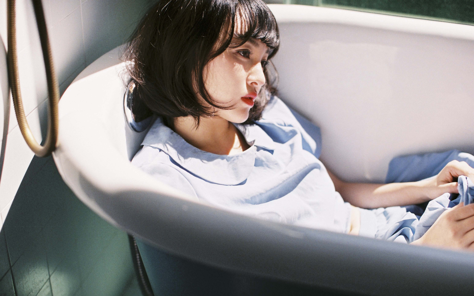 清纯 浴缸 阳光