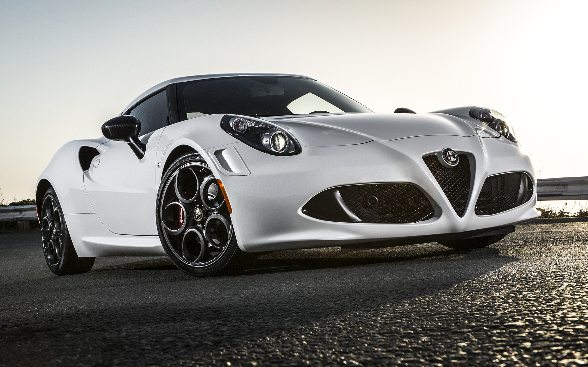 阿尔法罗密欧 4C 白色跑车