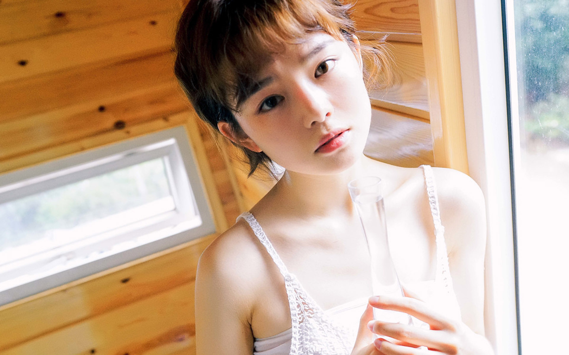 清纯  短发美女 清新  诱人