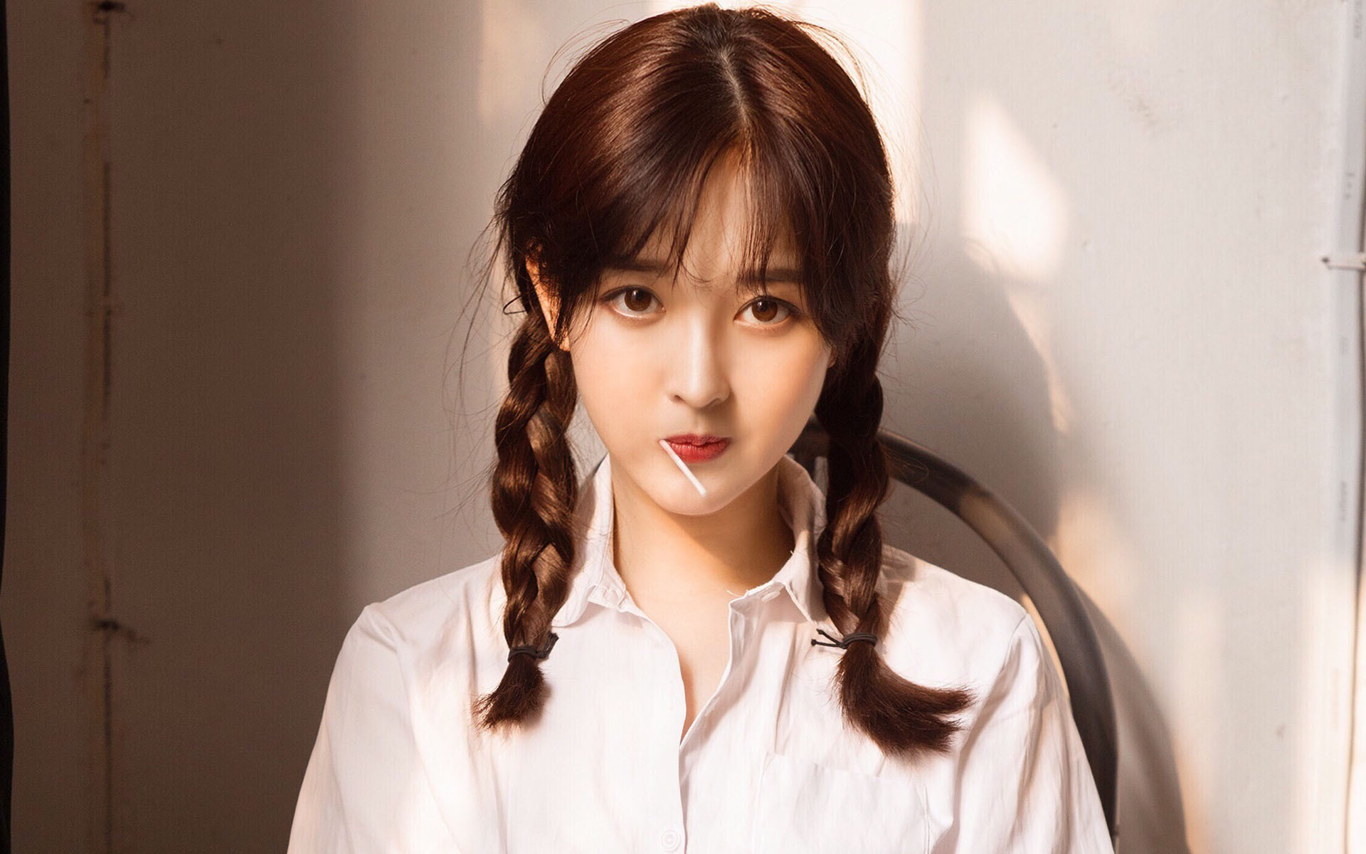 美女 清纯 俏皮 可爱 辫子