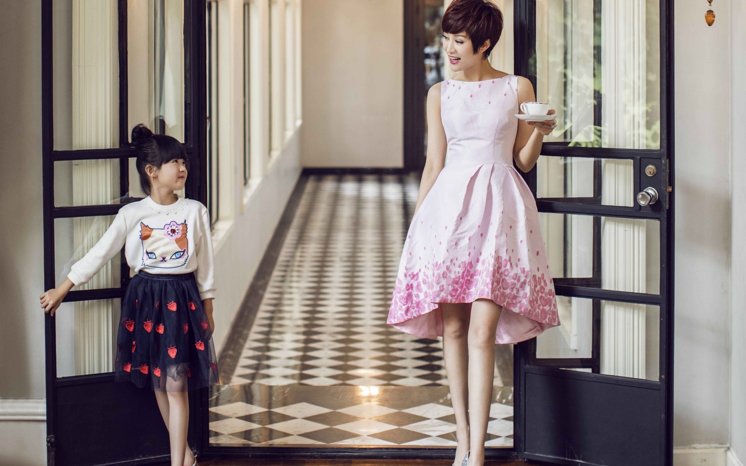 鲍蕾  贝儿  亲子照  温馨可爱   宽屏