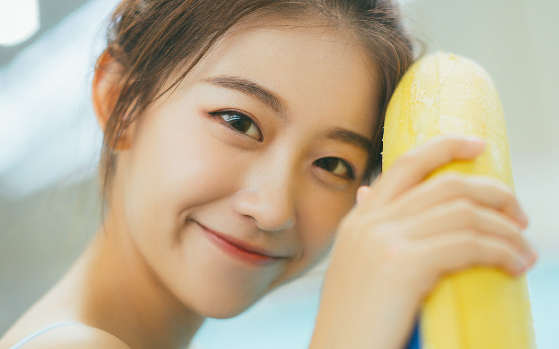 清纯  可爱  泳装美女   丸子头