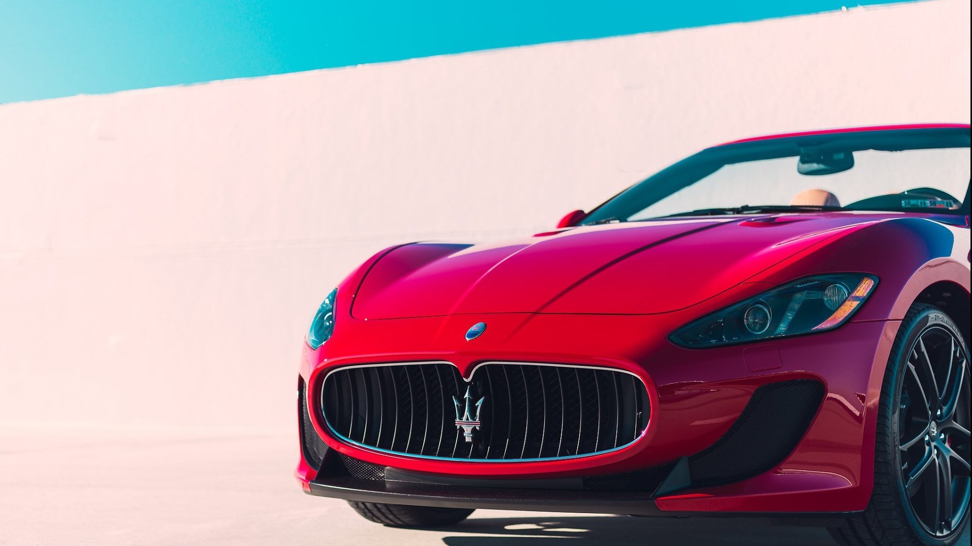 玛莎拉蒂 红色敞篷跑车