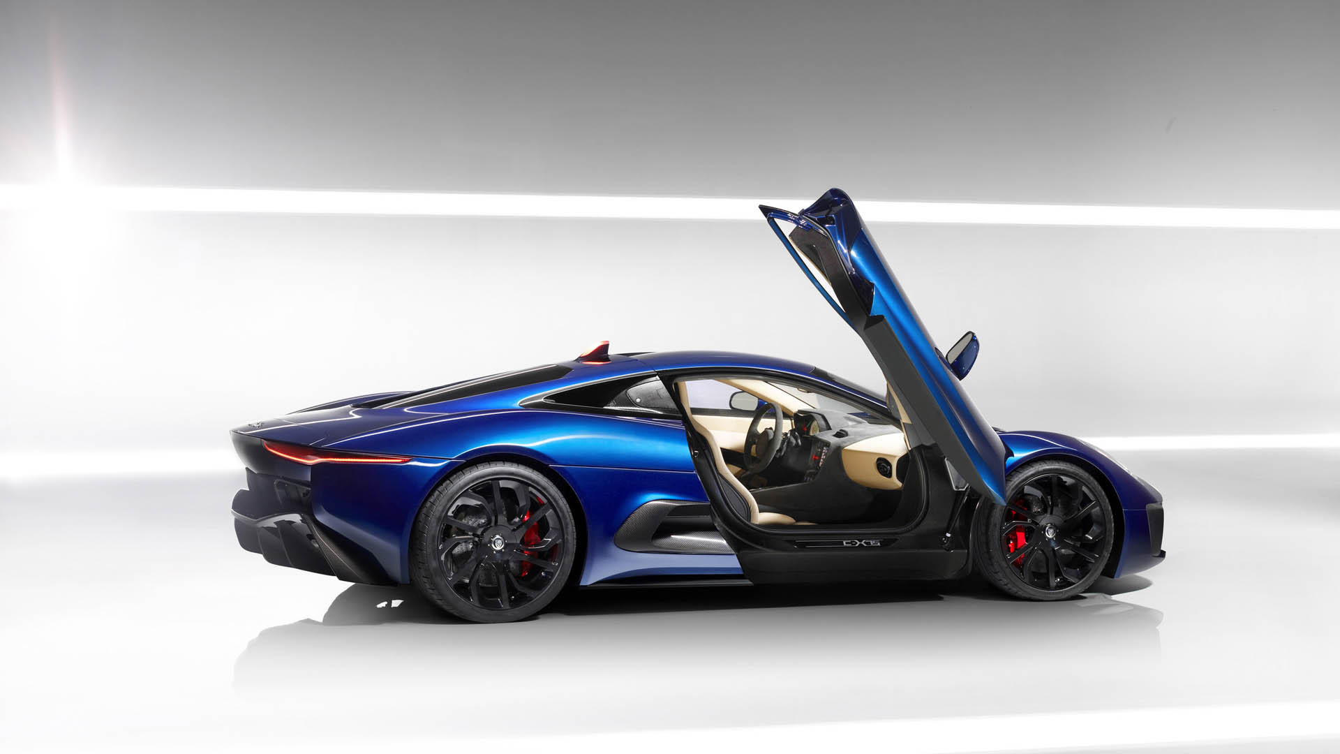 捷豹 C-X758 蓝色跑车