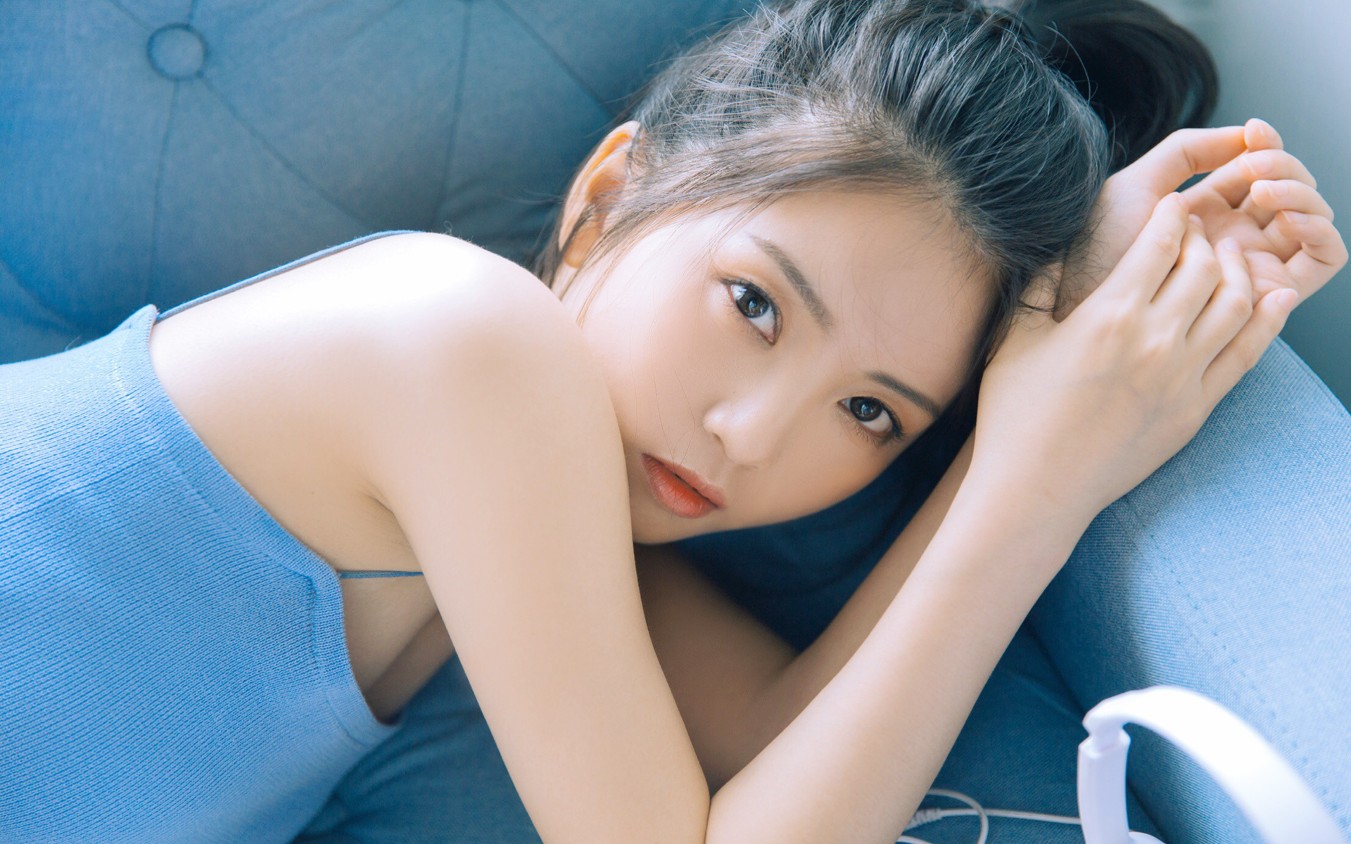 清纯  白皙美丽  吊带  长发