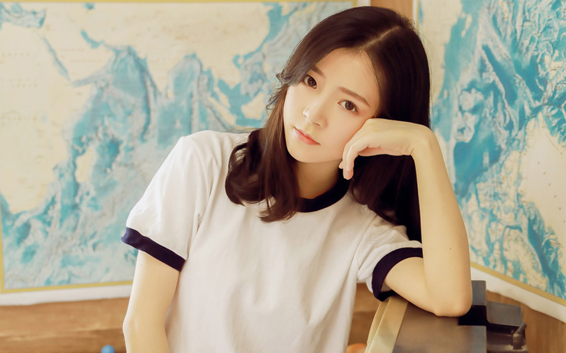 清纯  氧气美女  可爱  美腿  居家  长发