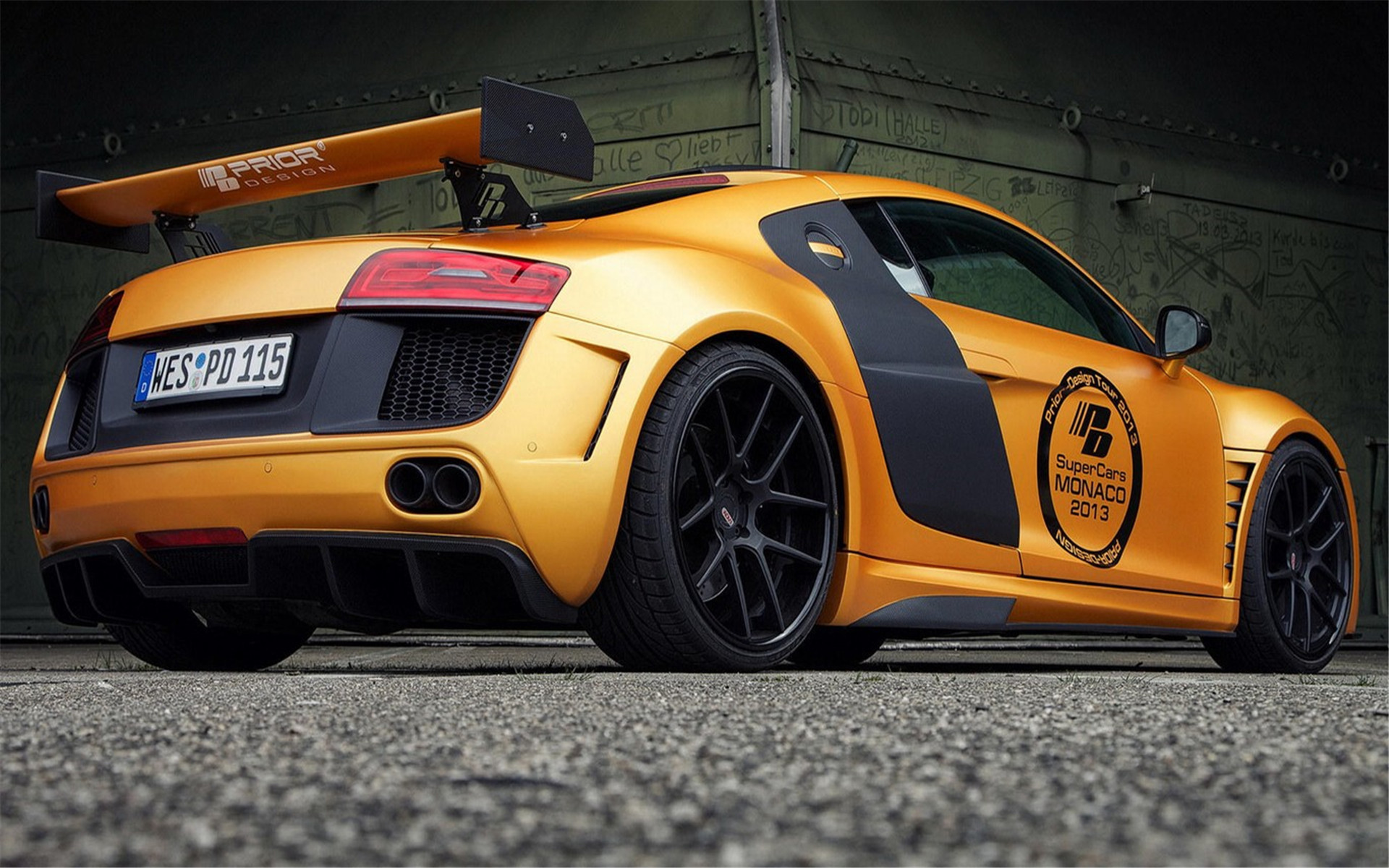 奥迪 TT 橘黄色跑车