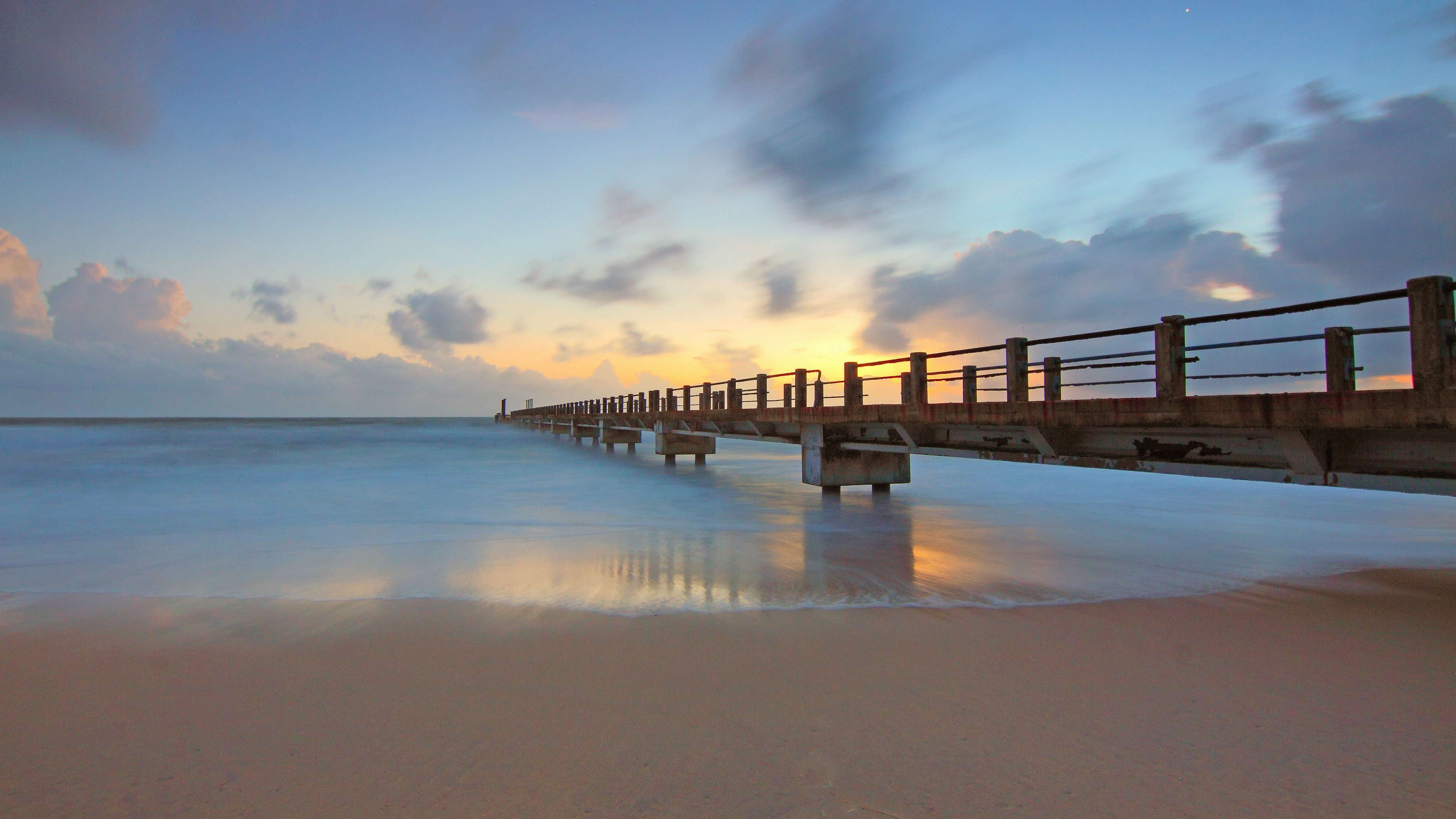 海上栈桥   夜幕   日落  唯美