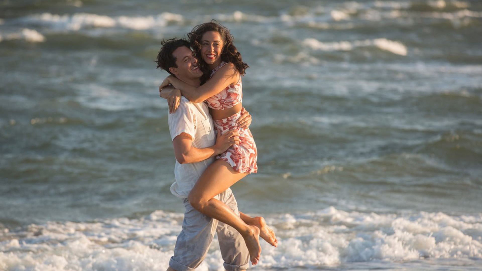 唯美温馨  爱的拥抱 爱人 大海