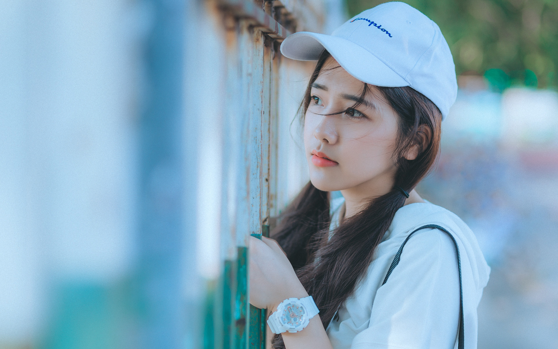 清纯 白色棒球帽 双马尾女孩