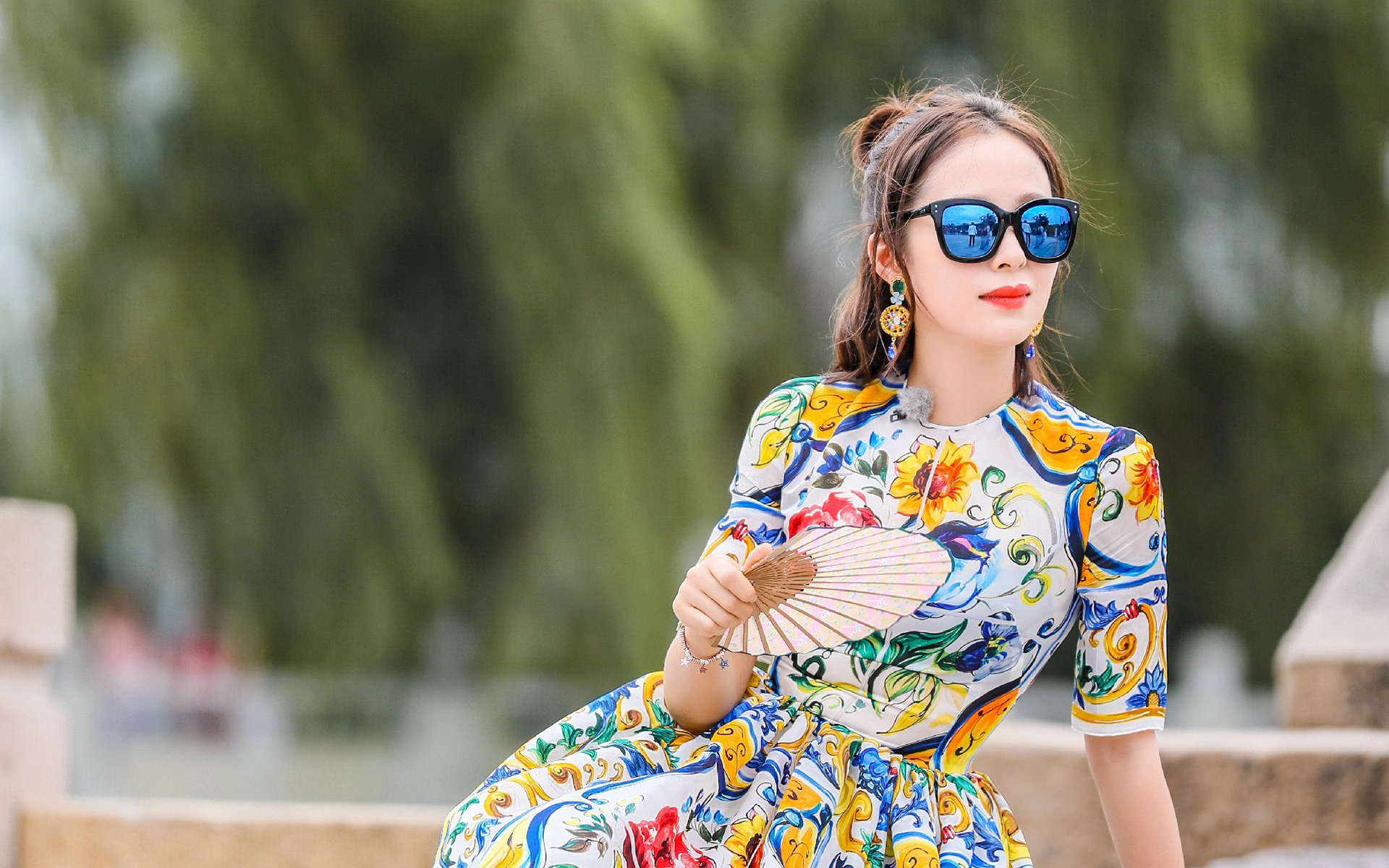 江一燕 演员 音乐创作人 摄影爱好者  支教老师  气质美女   明星