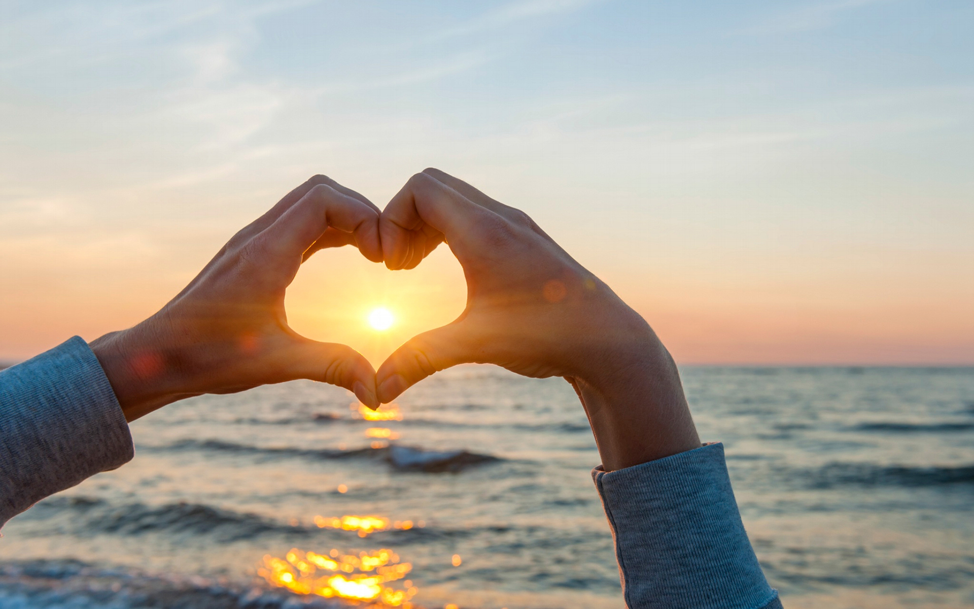 唯美温馨 夕阳 黄昏 大海 比心