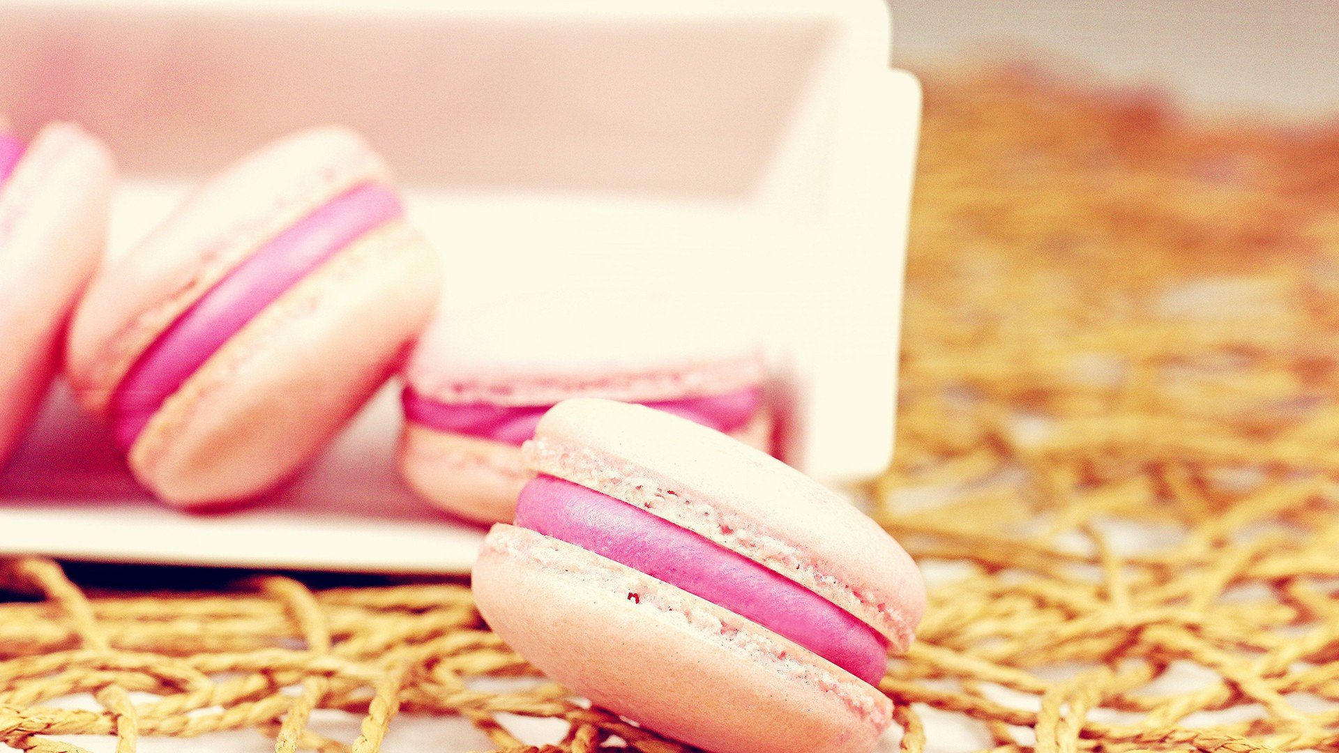 美食  清新 一口一口吃掉忧愁 食物 甜点 糕点 吃货 马卡龙 粉色