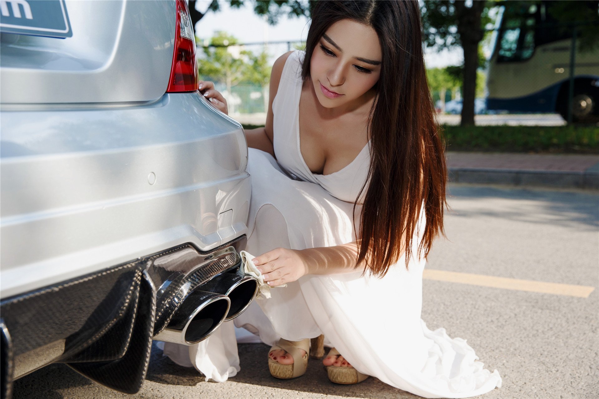 美女 改联网 车模 奔驰C63 AMG 佟方妤