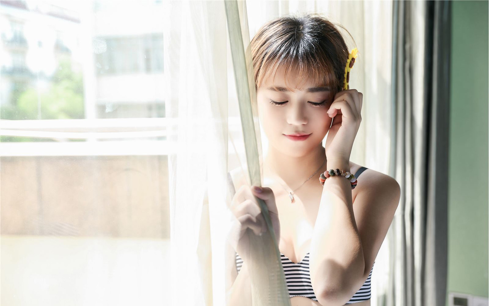 美女 性感 阳光