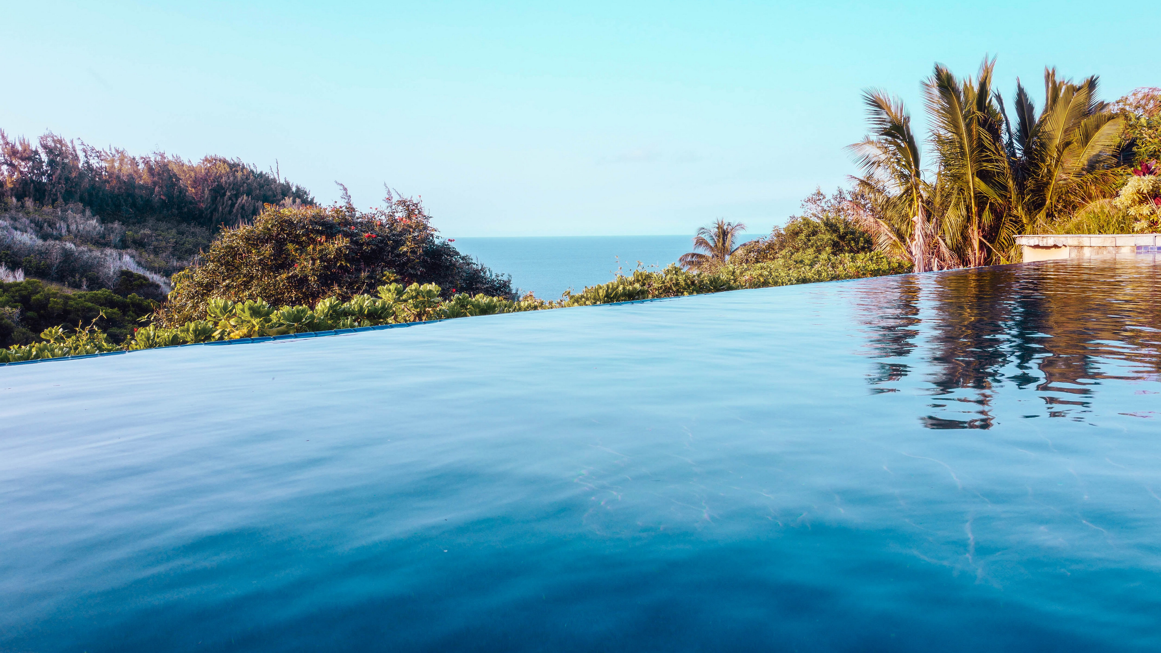 户外豪华游泳池