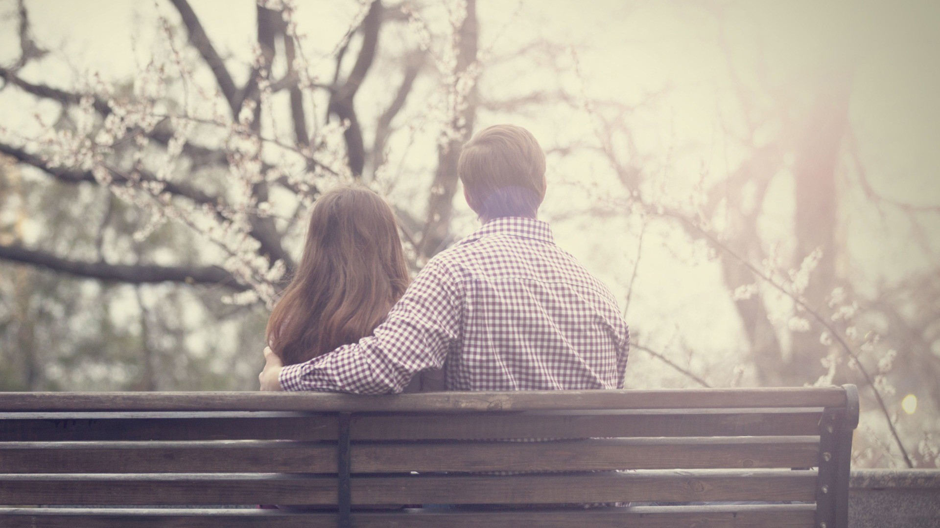 唯美温馨  相拥而坐