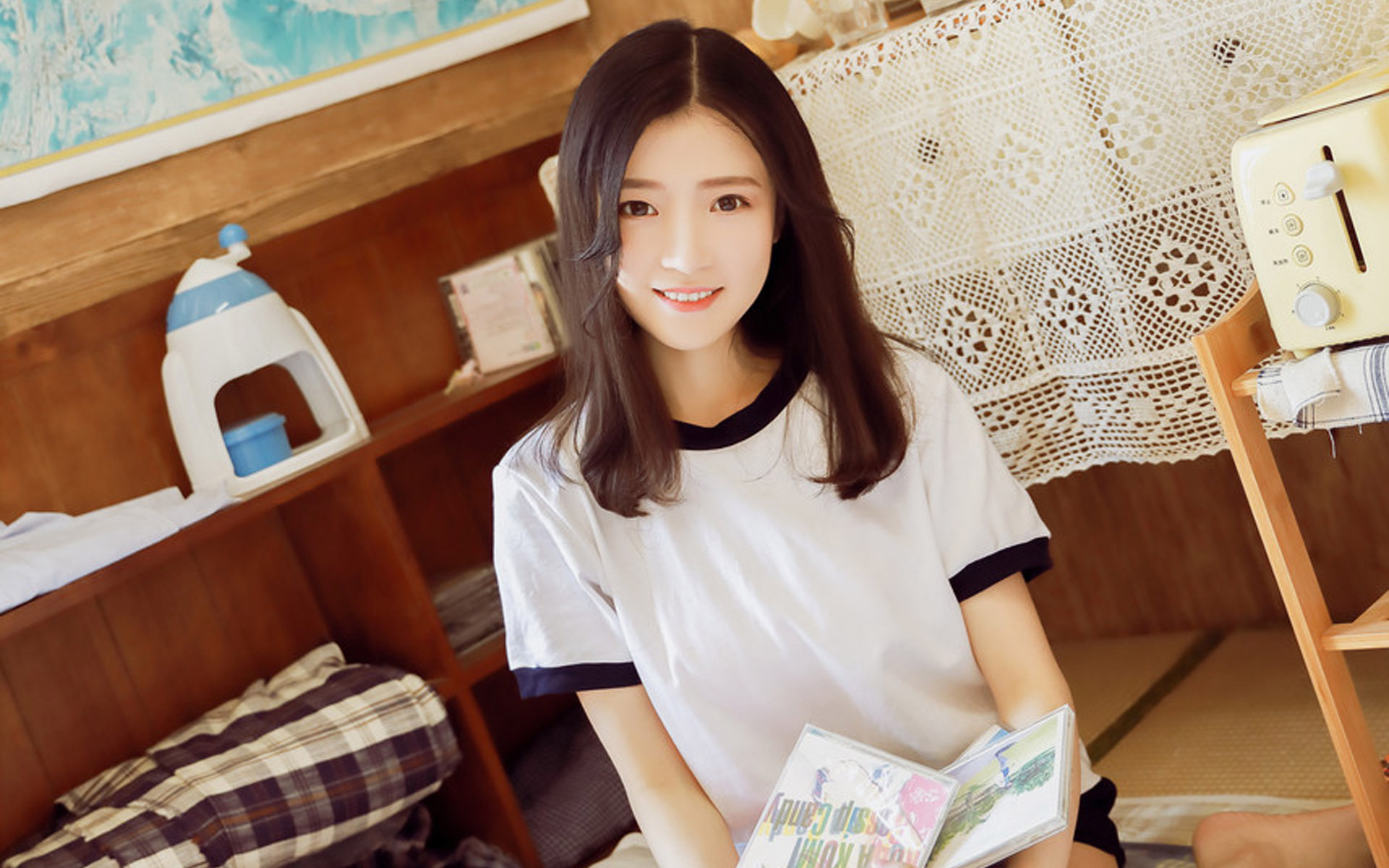 清纯  氧气美女  可爱  美腿  居家  长发