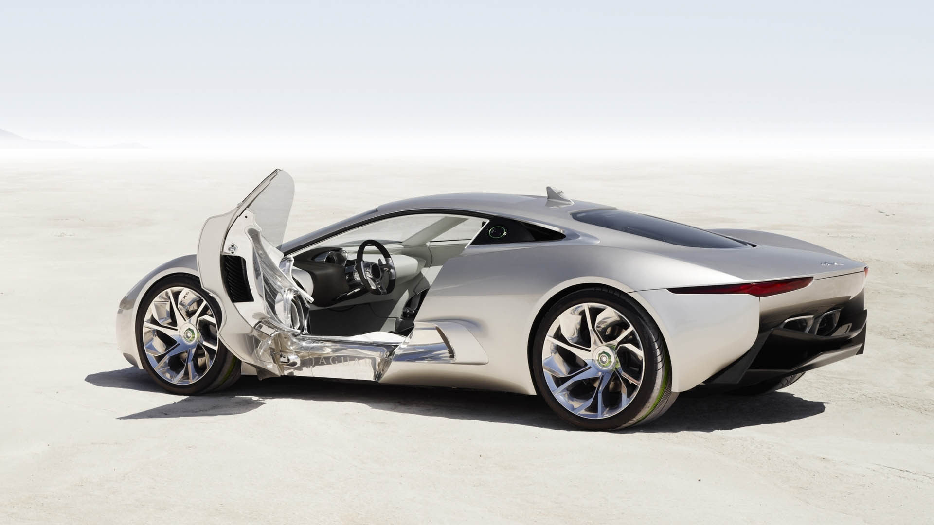 捷豹 C-X758 银色跑车