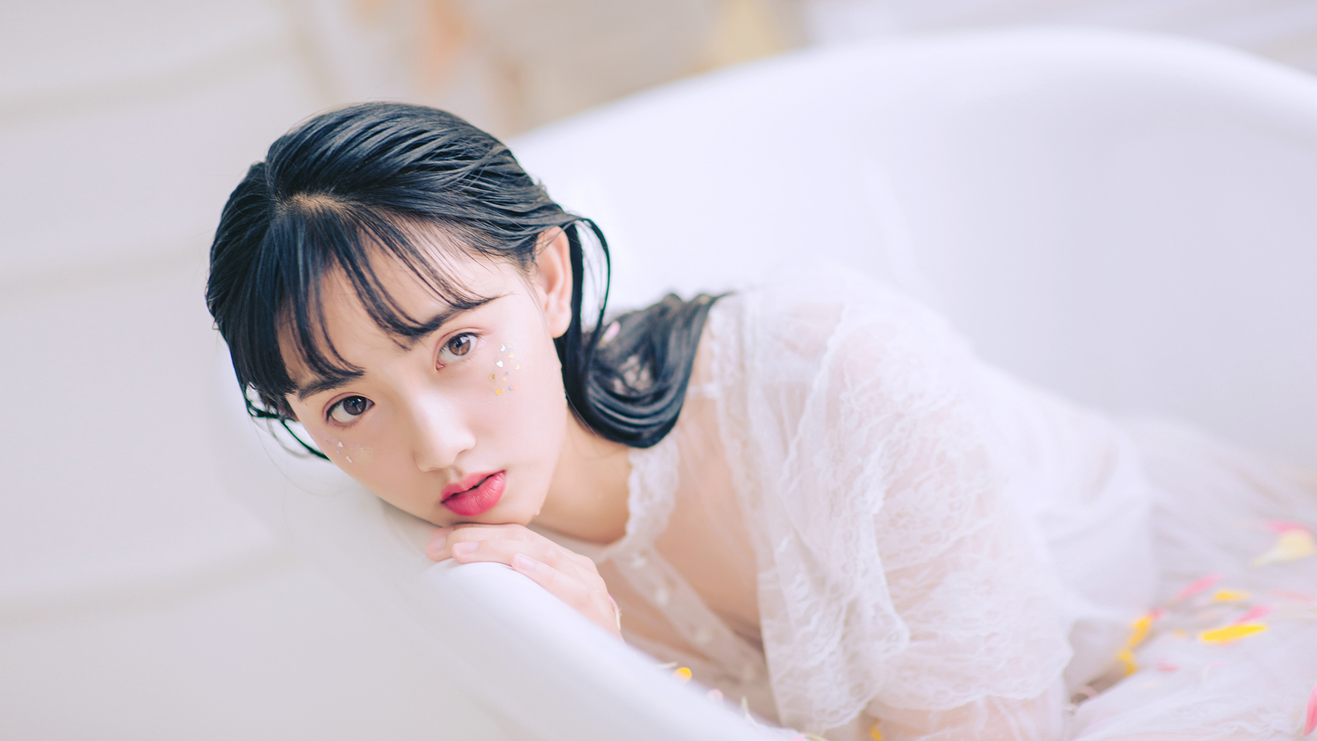 性感女神 浴缸 蕾丝