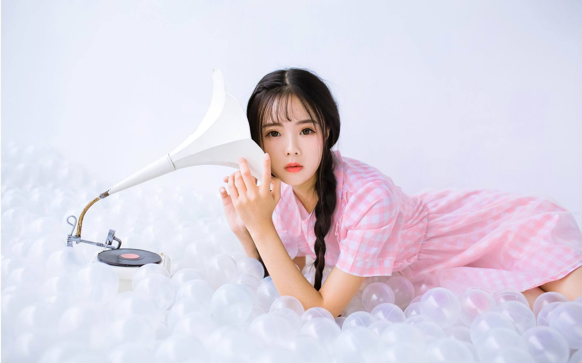 清纯 辫子 留声机