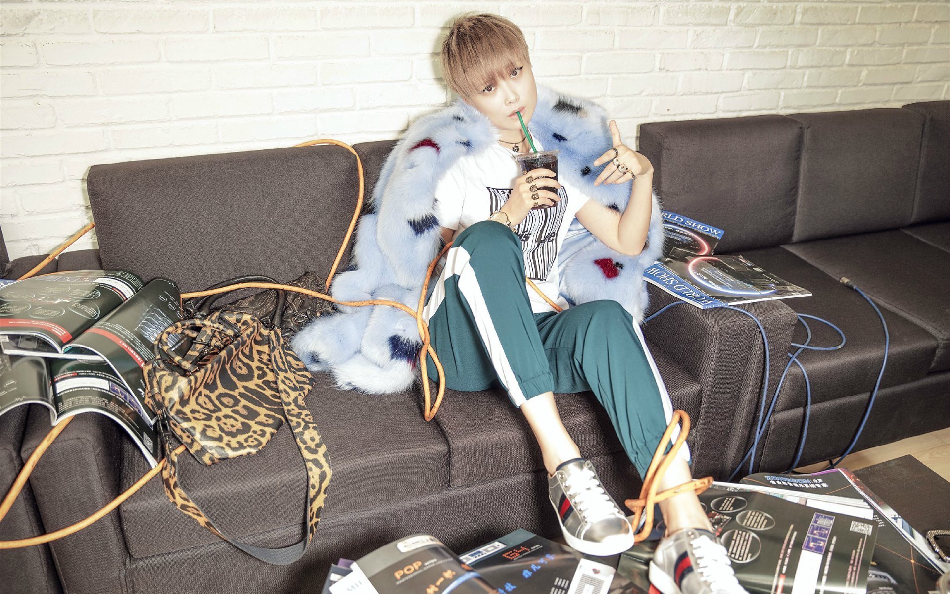 李宇春   帅气写真   金属风   宽屏