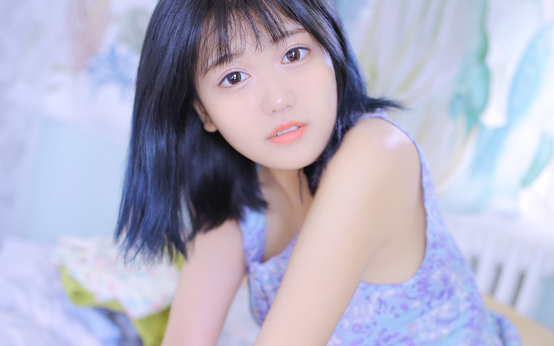 清纯  短发美女  可爱  俏皮  天真