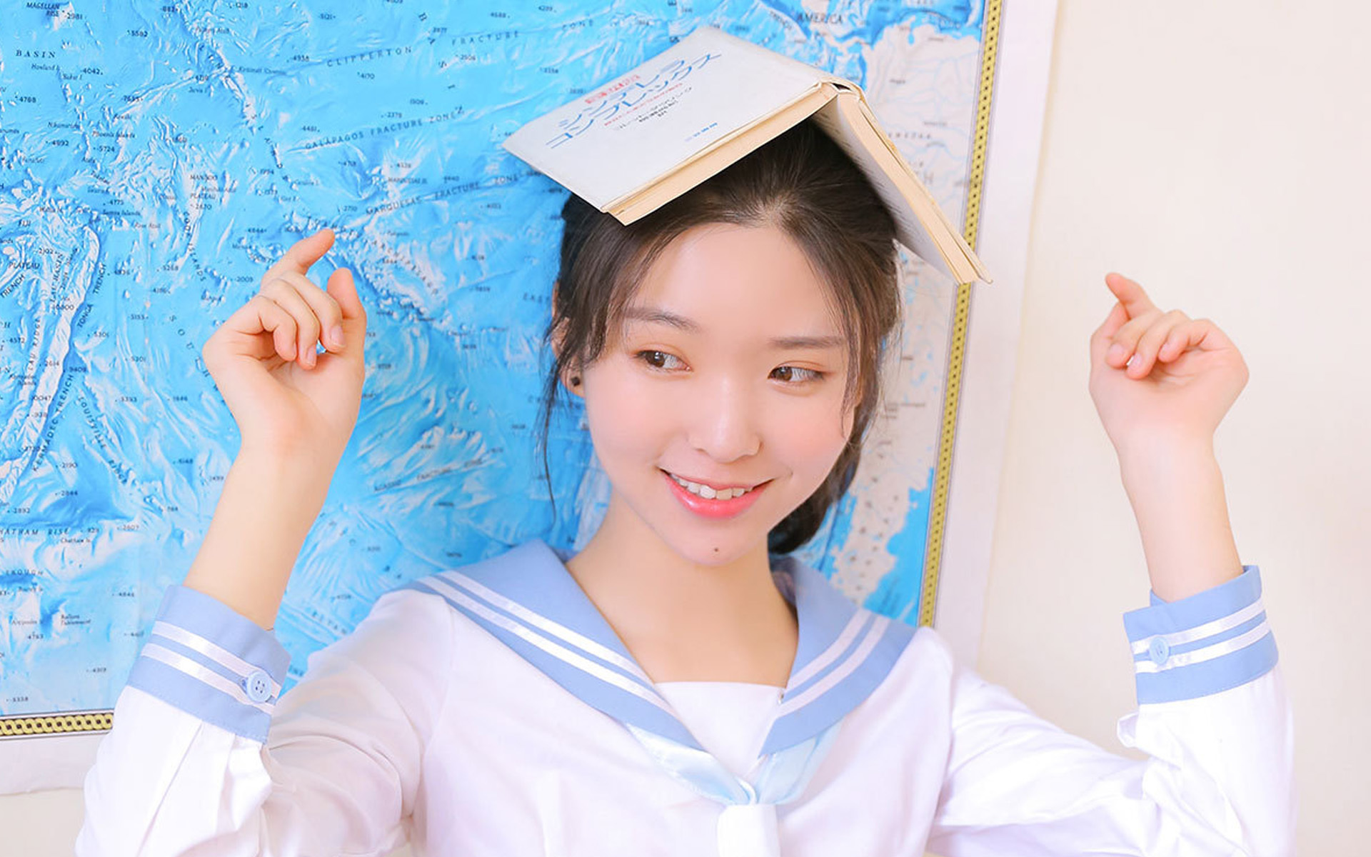 清纯  教室校服美女性感