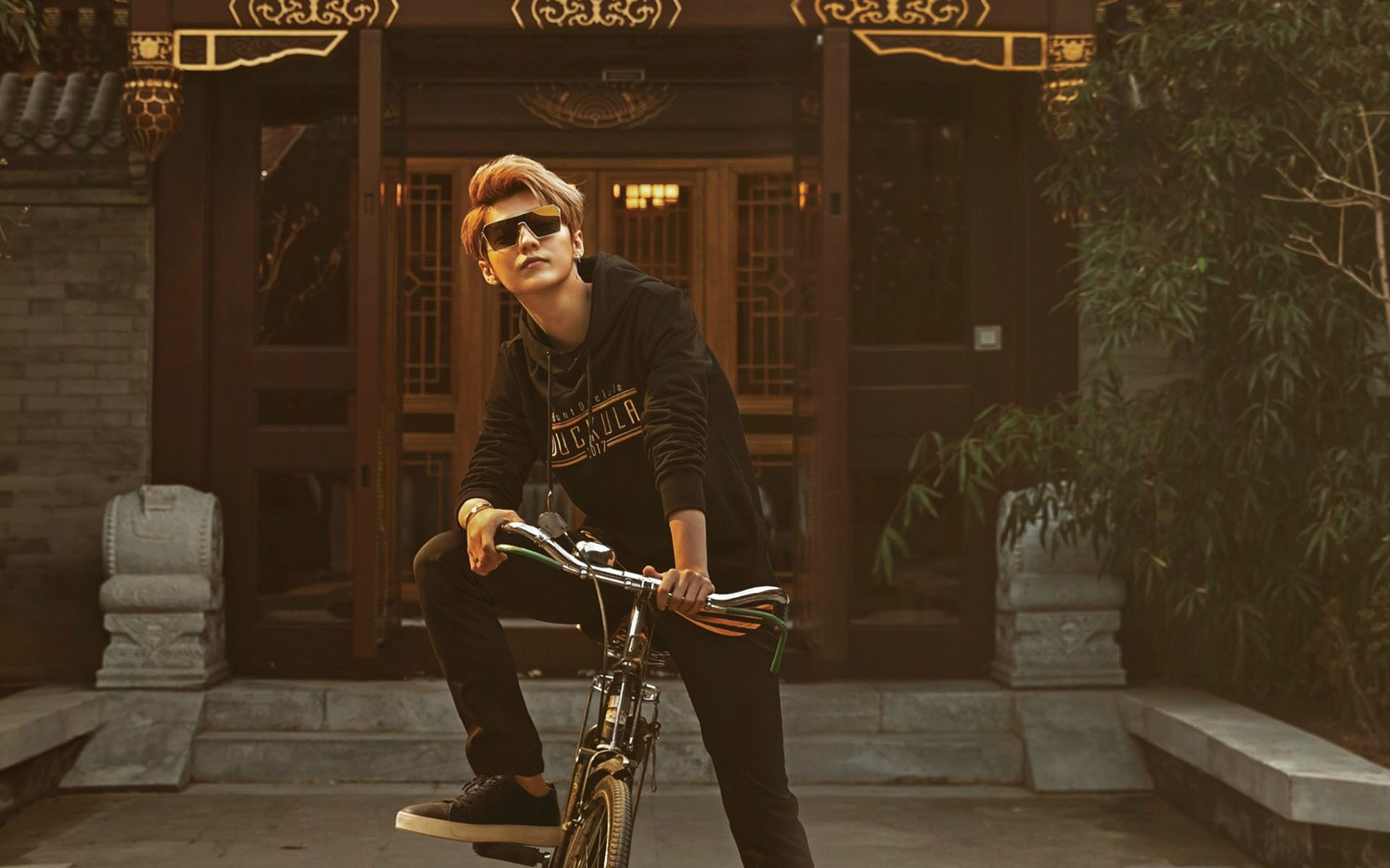 鹿晗 街拍 自行车