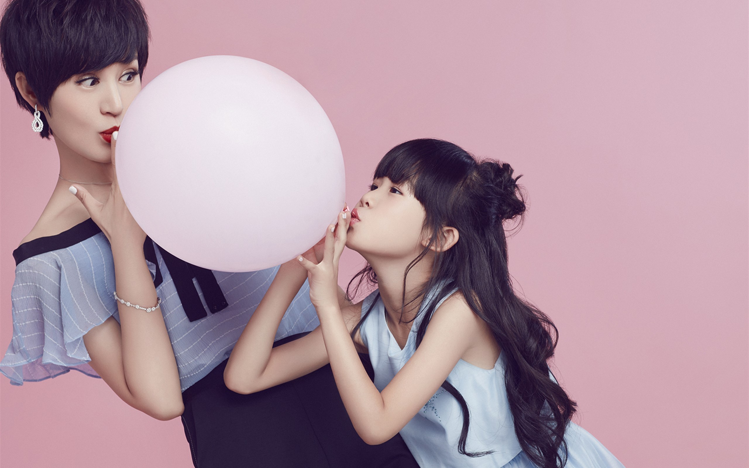 鲍蕾  贝儿  亲子照  温馨可爱   宽屏