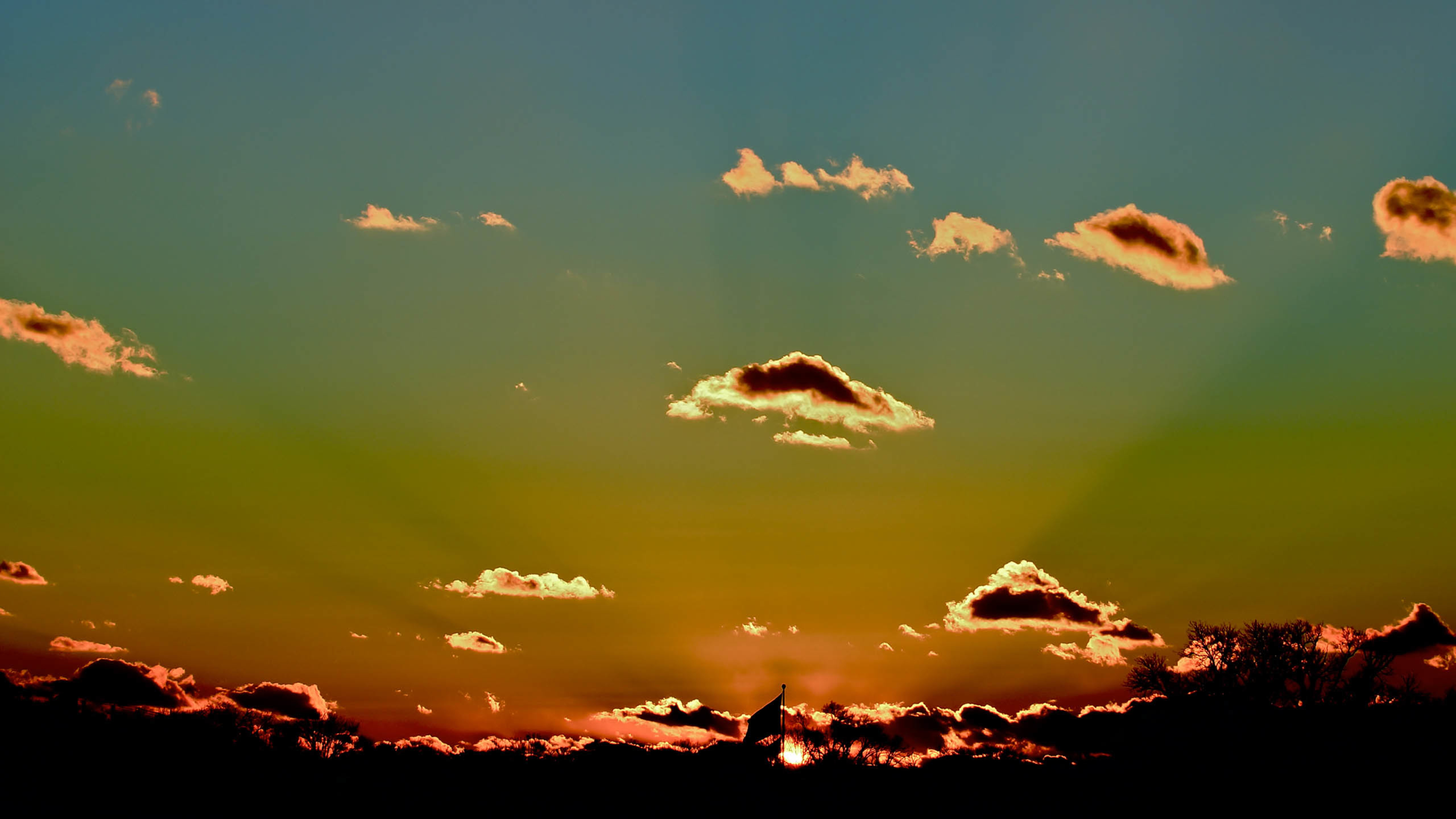 黄昏 乌云 旗帜