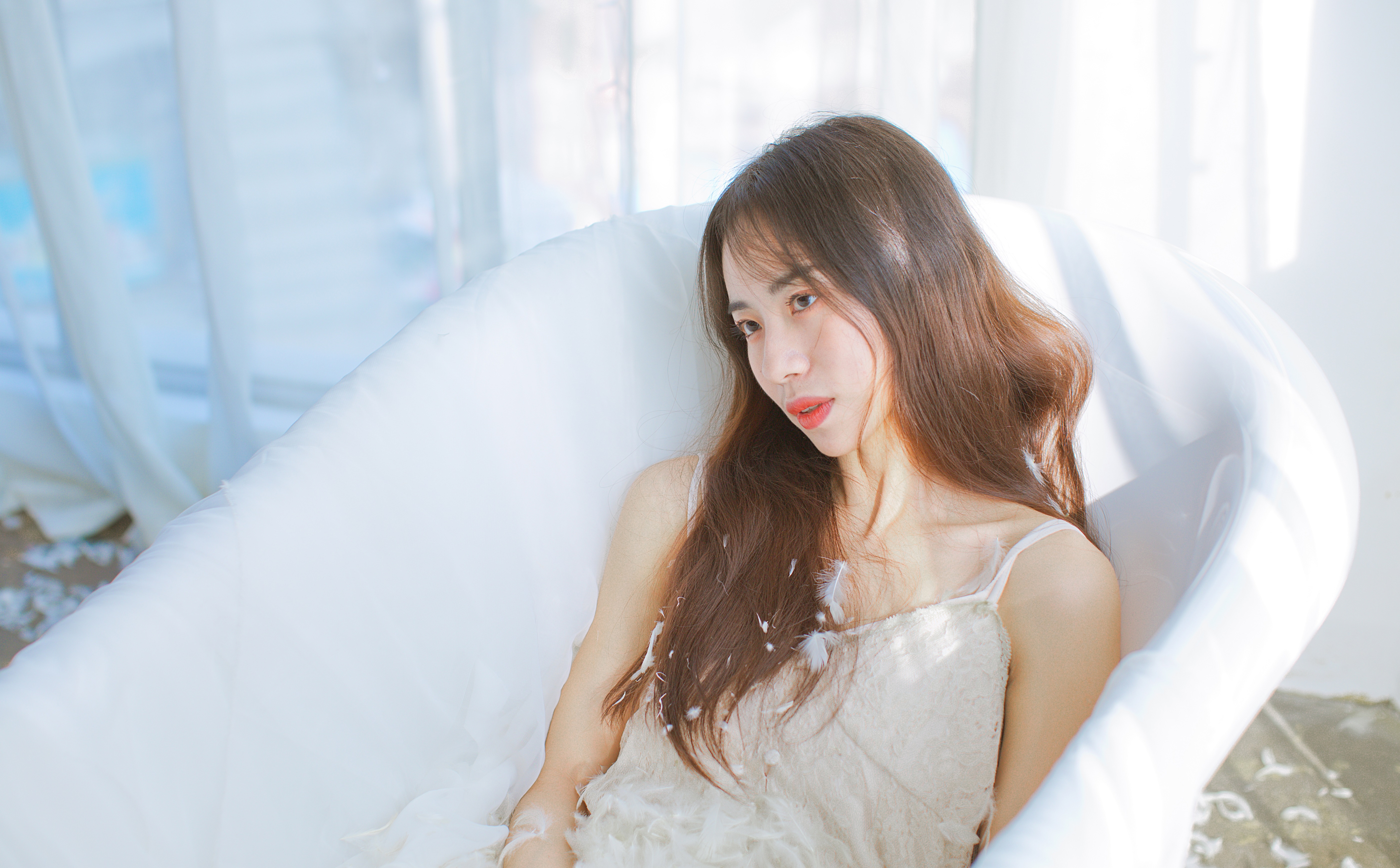 性感女神 浴缸 羽毛