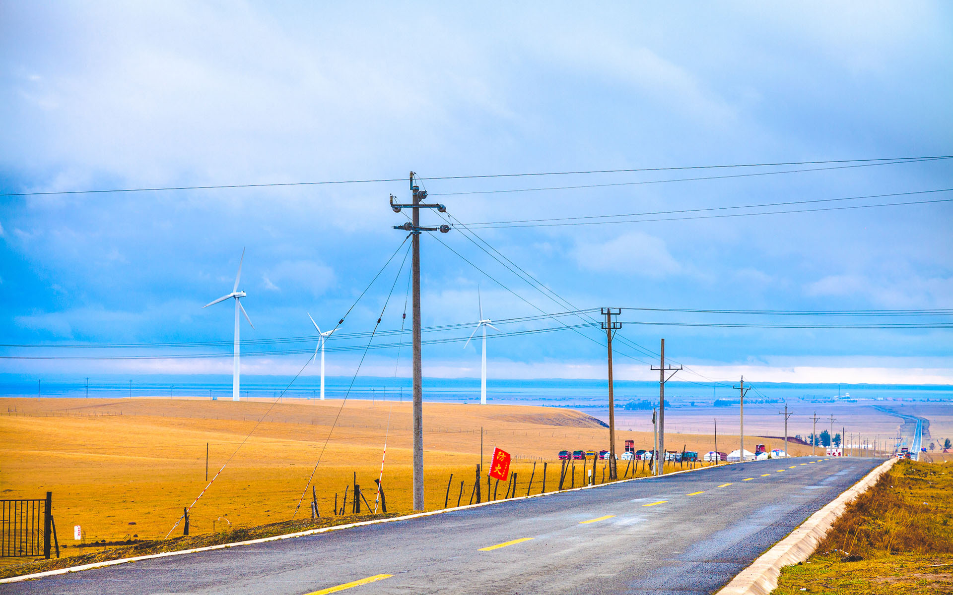 风景 自热风景 宁静公路 金黄麦田 蓝天白云