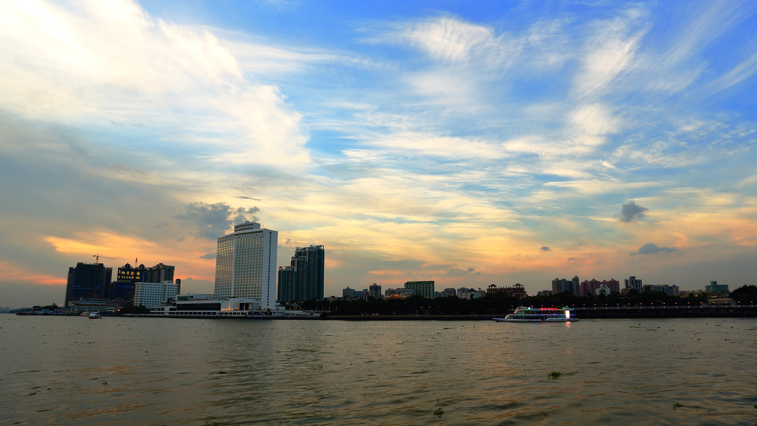 城市夜景  广州白鹅潭  海边