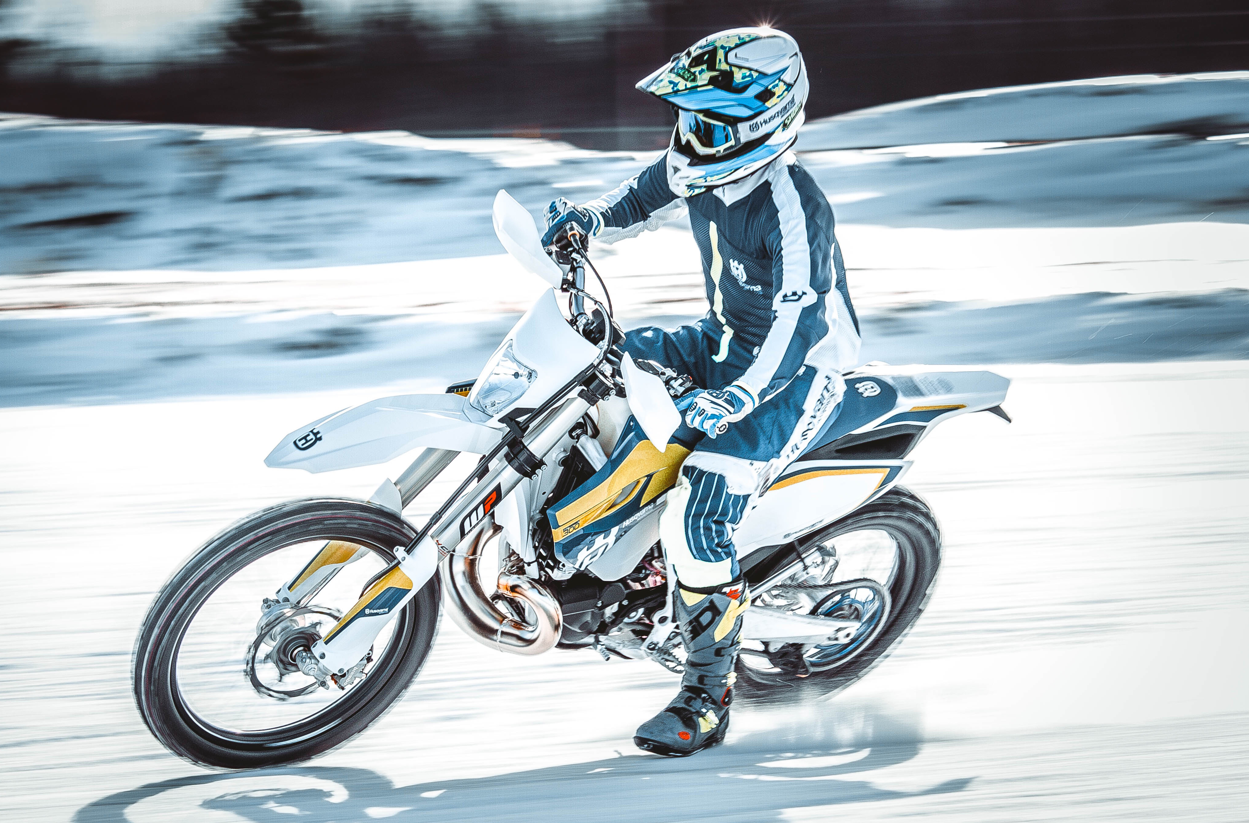 4K 运动 摩托车 雪地