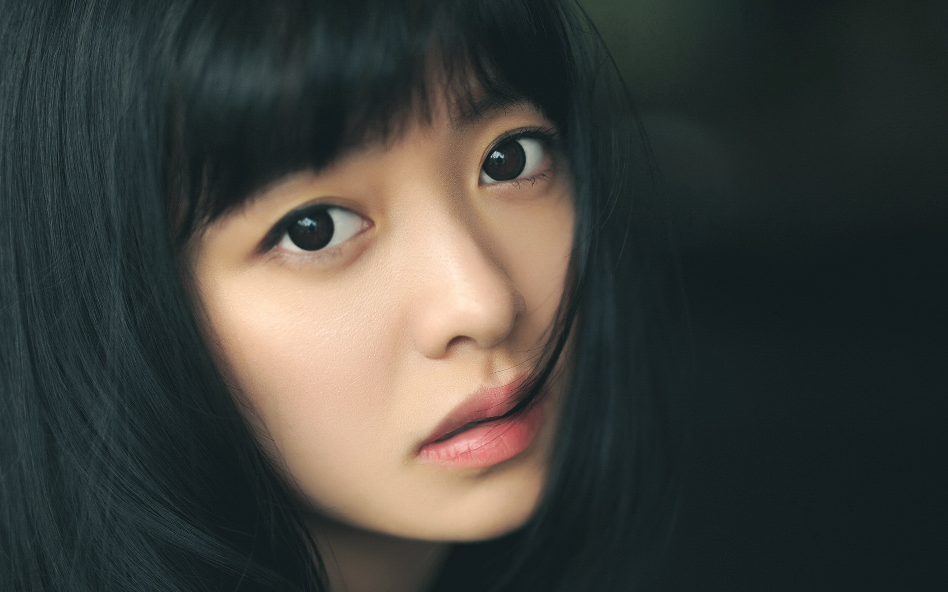 余心恬 美女 明星 宽屏