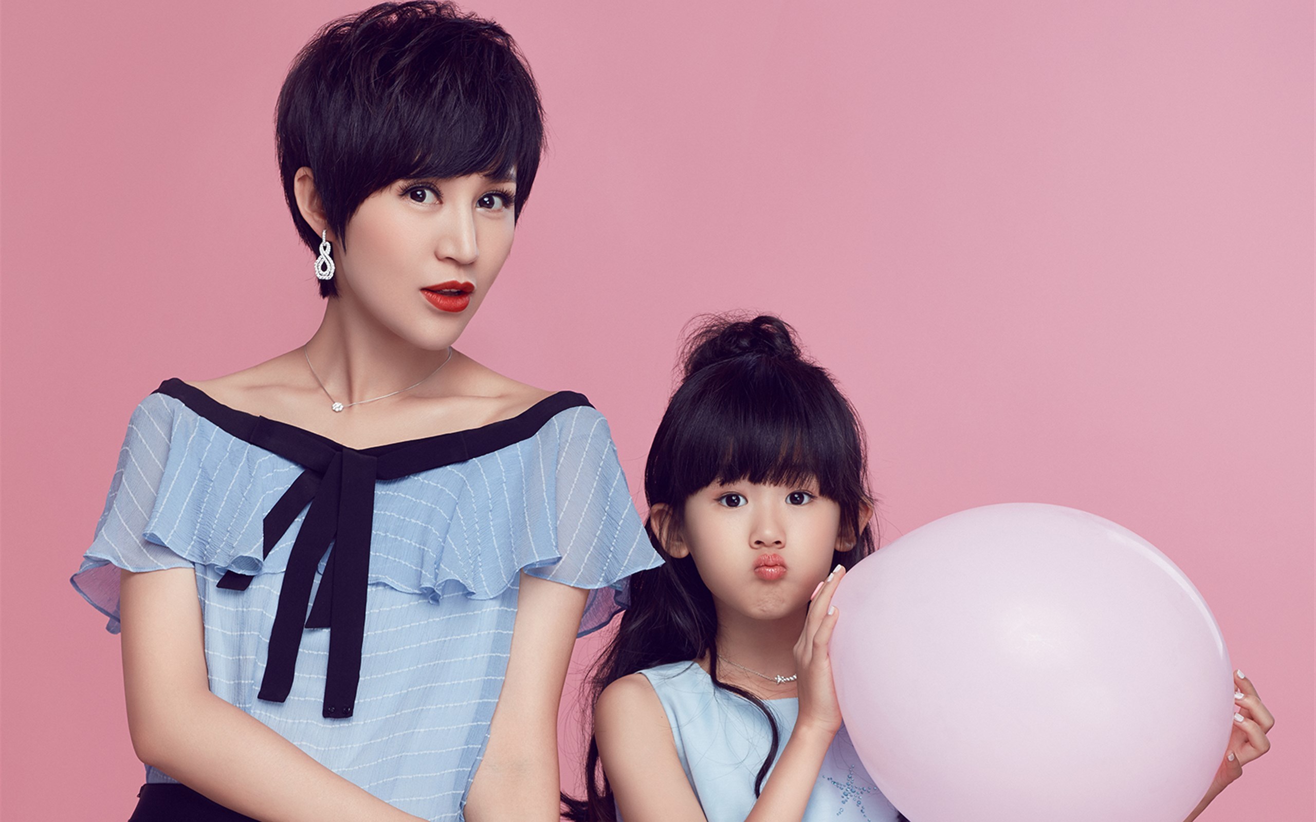 鲍蕾  贝儿  亲子照  温馨可爱   宽屏