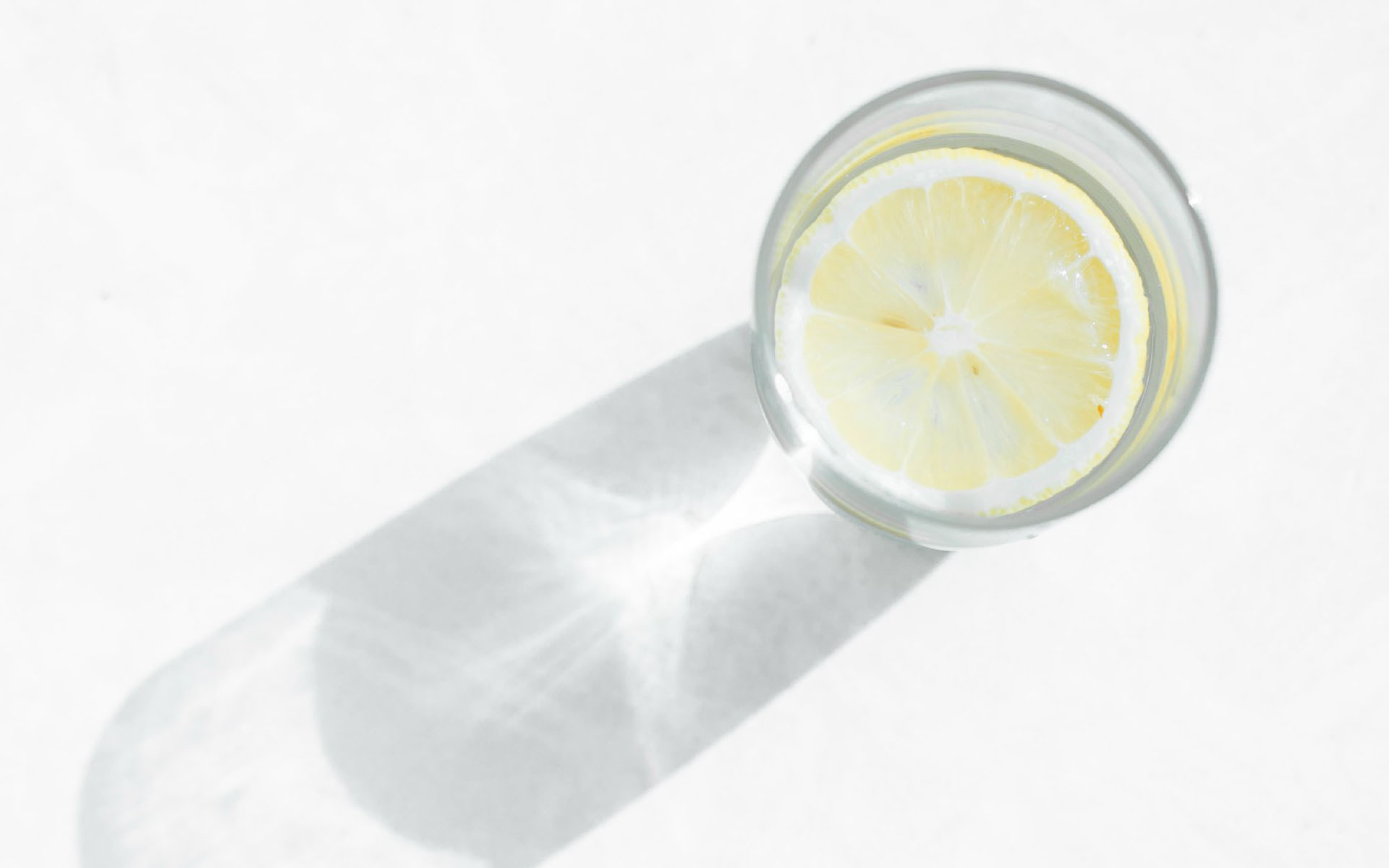 静物写真 水杯 柠檬