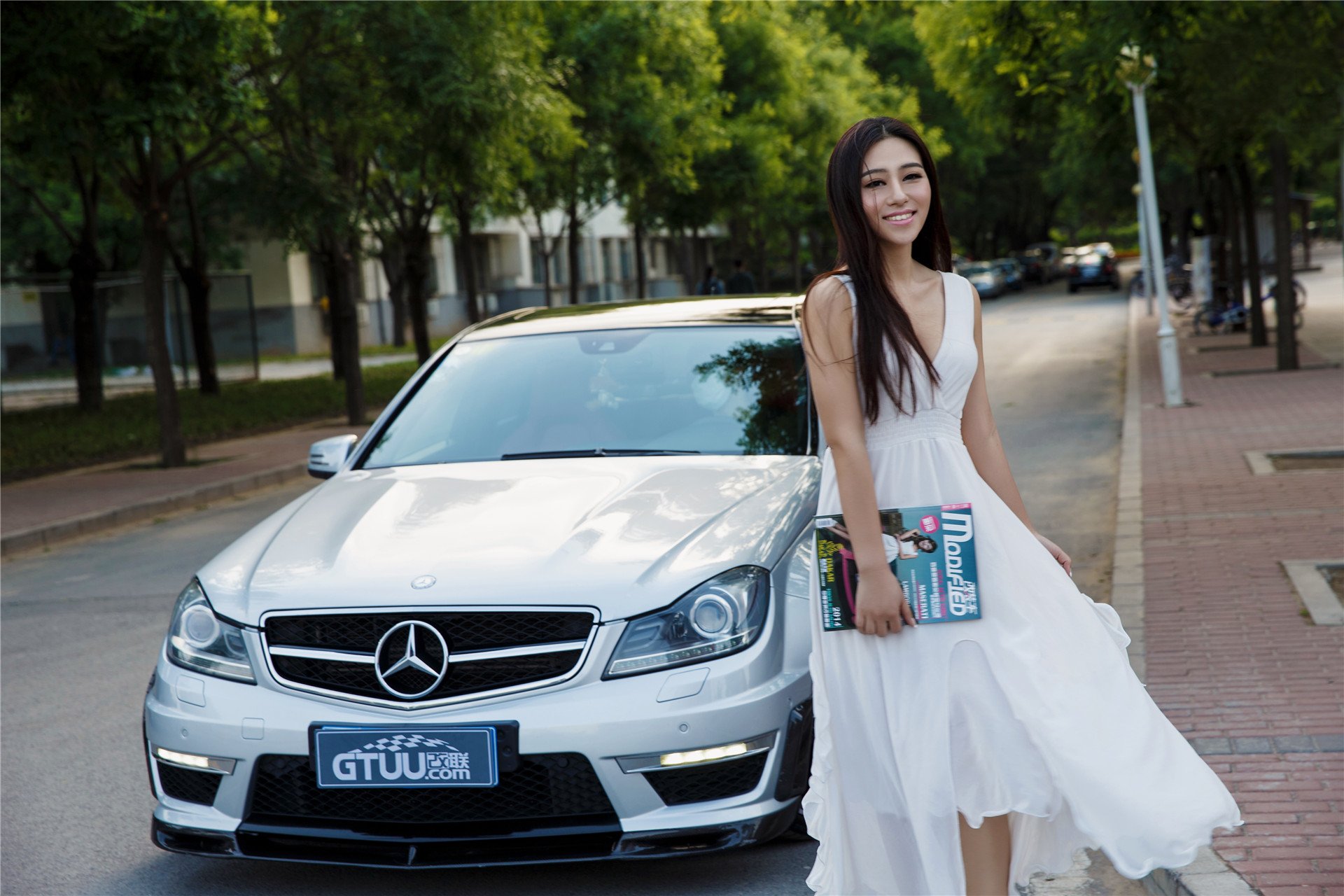 美女 改联网 车模 奔驰C63 AMG 佟方妤