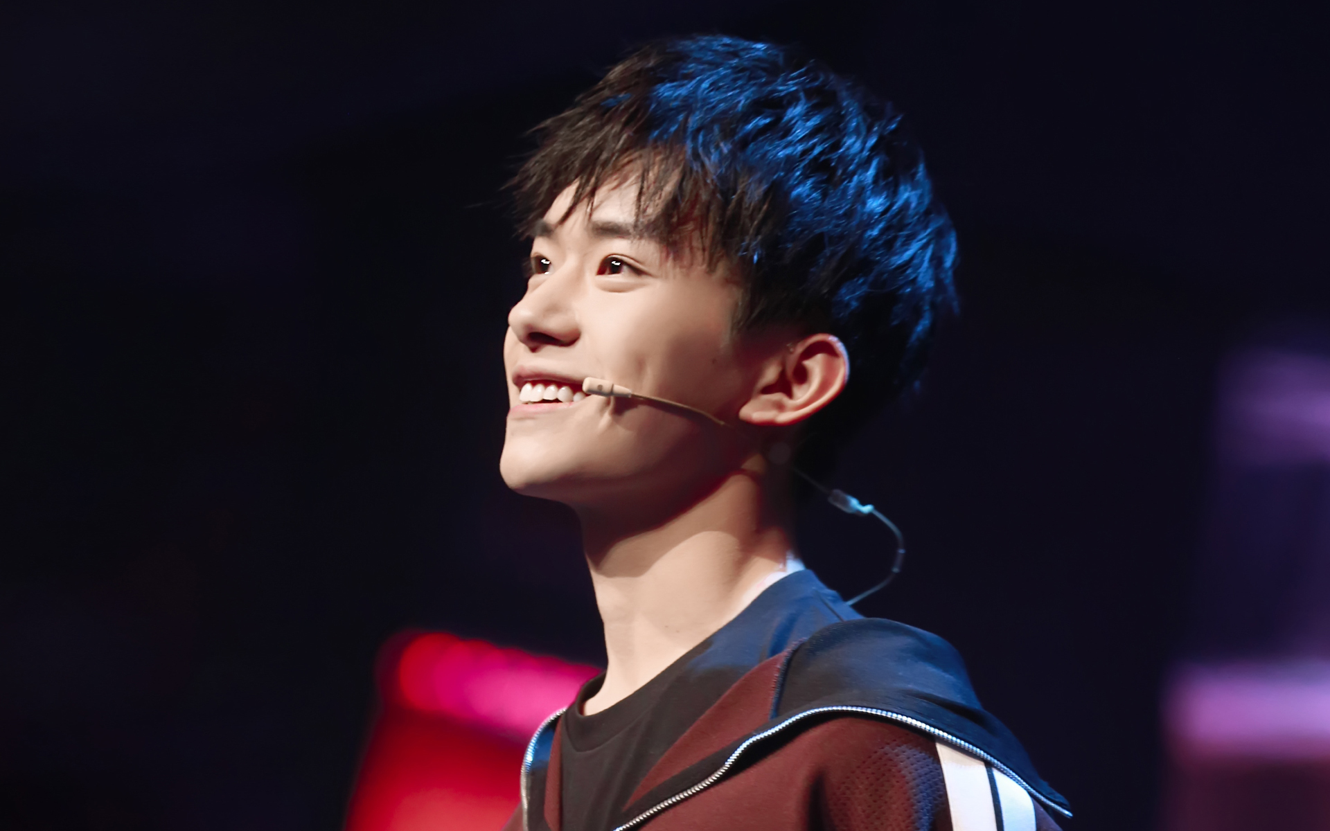 明星风尚 易烊千玺