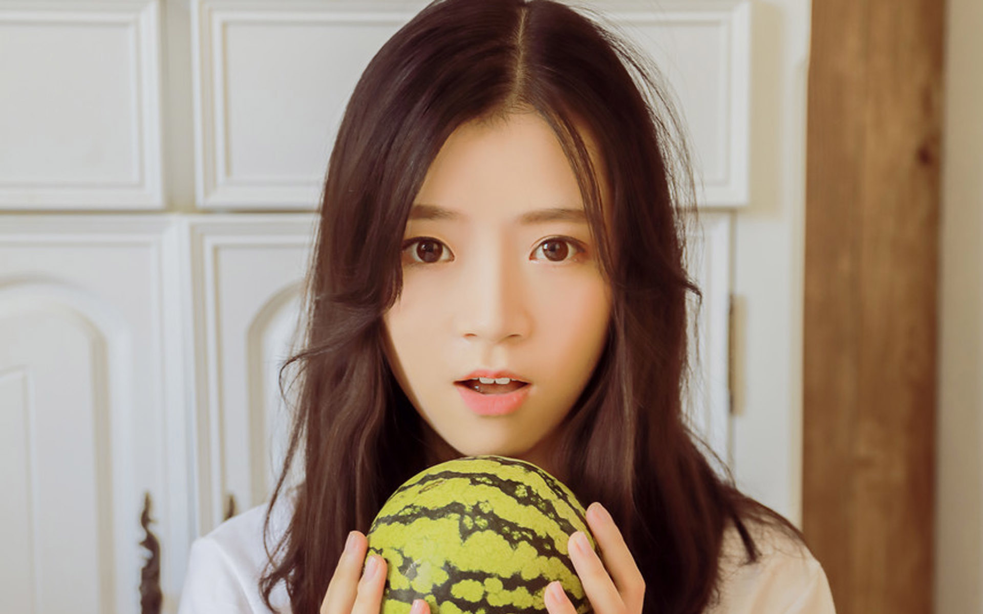 清纯  氧气美女  可爱  美腿  居家  长发